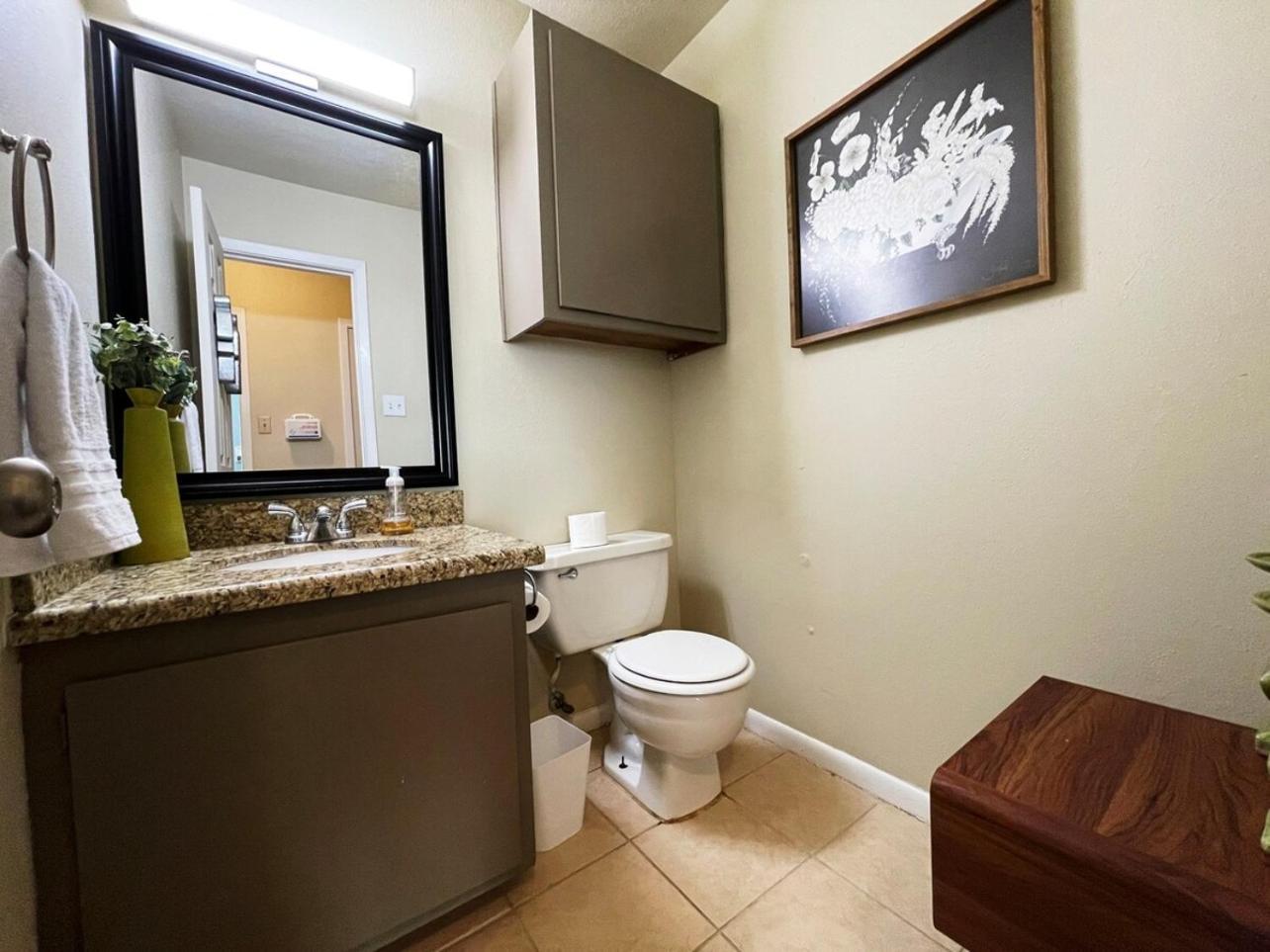 Cool & Comfy Condo! Family Friendly! College Station Kültér fotó